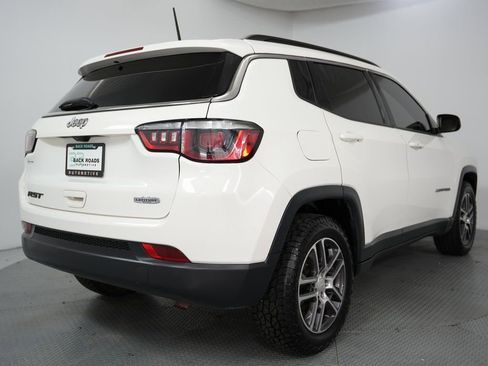 Used 2018 Jeep Compass Latitude image 9