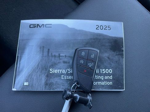 Used 2025 GMC Sierra 1500 SLT AWD/4WD image 46