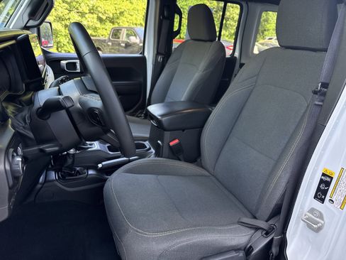 Used 2024 Jeep Wrangler Unlimited Sport AWD/4WD image 5