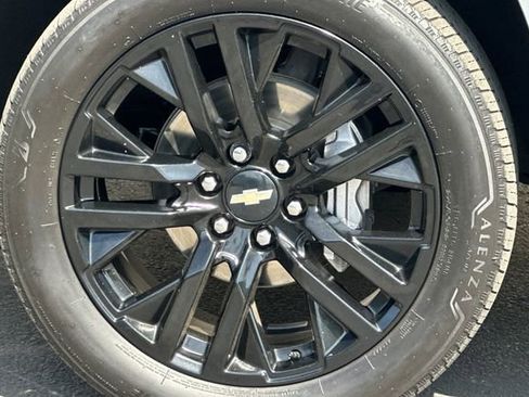 Used 2024 Chevrolet Tahoe Premier w/ Premium Package image 23