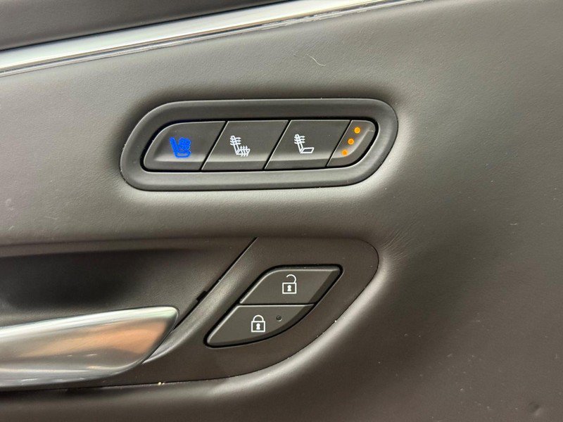Used 2022 Cadillac Escalade Sport Platinum w/ LPO, ONYX Package AWD/4WD image 16