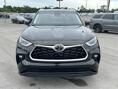 Used 2023 Toyota Highlander XLE FWD image 10