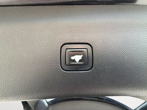 Used 2018 Buick Enclave Essence w/ Trailering Package FWD image 6