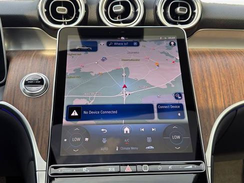 Used 2025 Mercedes-Benz GLC 300 4MATIC image 21