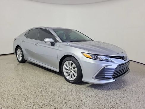 Used 2024 Toyota Camry LE w/ Convenience Package FWD image 4