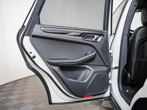 Certified 2025 Porsche Macan S AWD/4WD image 31