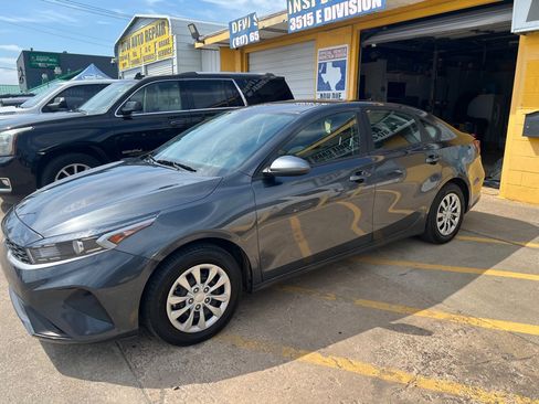 Used 2024 Kia Forte LX FWD image 3