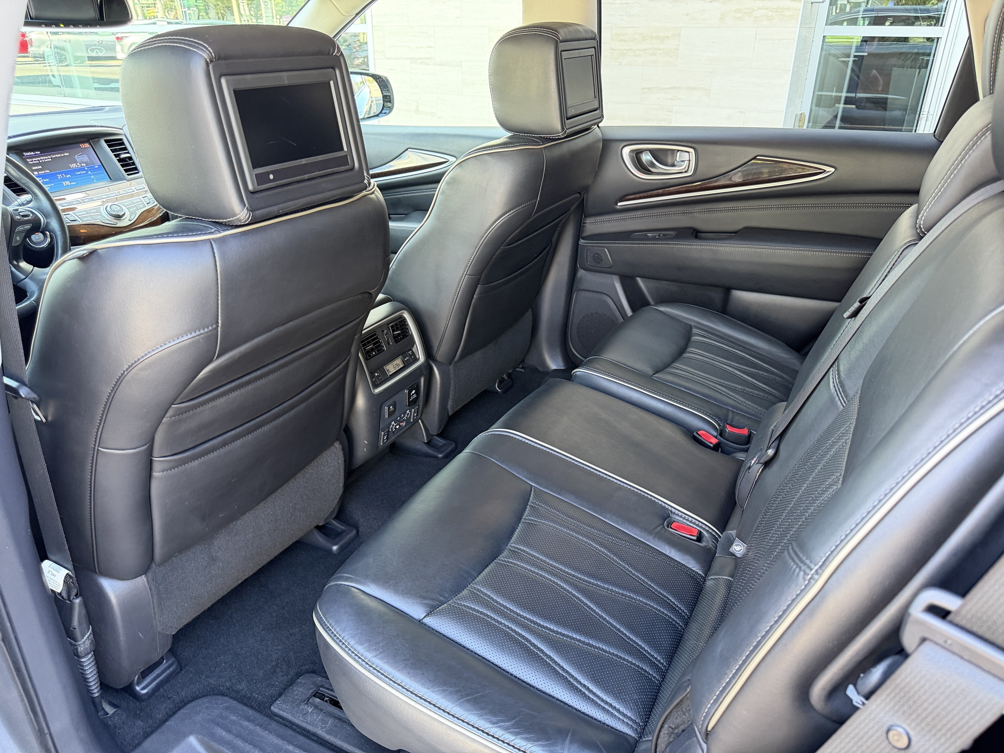 Used 2016 INFINITI QX60 FWD w/ Deluxe Technology Package image 18