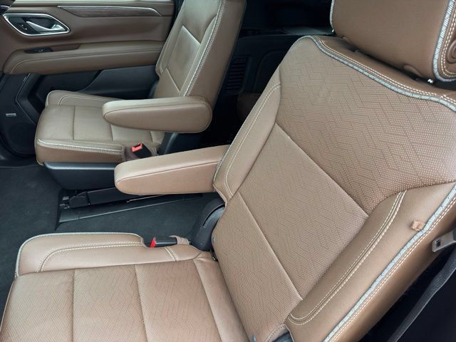 Used 2023 Chevrolet Suburban High Country w/ Premium Package 2 AWD/4WD image 9