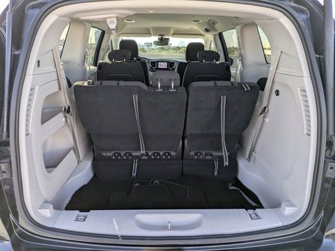 Used 2023 Chrysler Voyager LX image 11