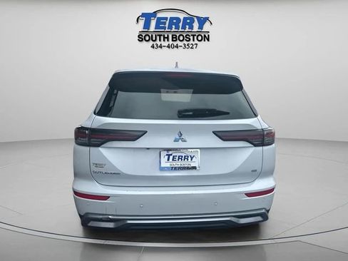 Used 2025 Mitsubishi Outlander SE FWD image 4