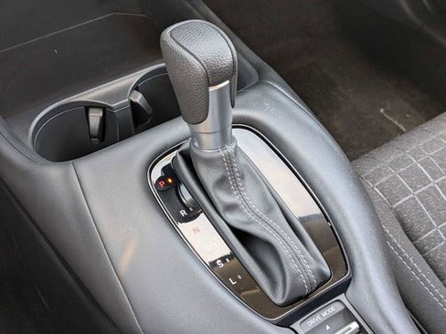 Certified 2025 Honda HR-V LX image 28