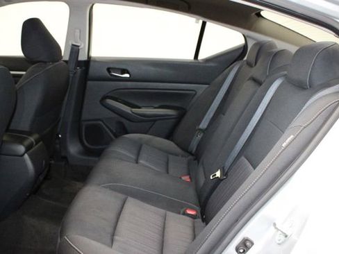 Used 2022 Nissan Altima 2.5 SV image 11