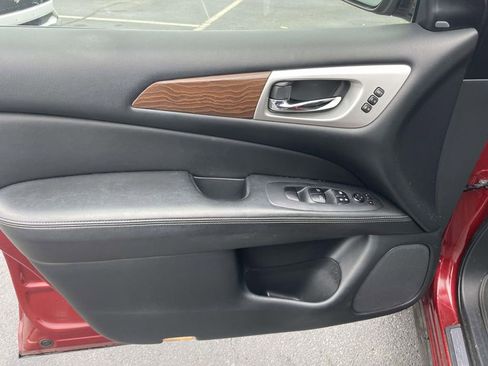 Used 2019 Nissan Pathfinder Platinum image 27