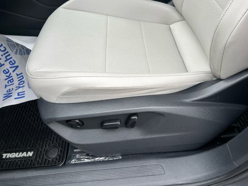 Used 2018 Volkswagen Tiguan SEL AWD/4WD image 12