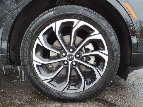 Certified 2024 Lincoln Nautilus Reserve w/ Equipment Group 202A image 9