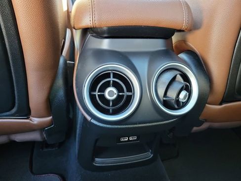 Used 2019 Alfa Romeo Stelvio image 18