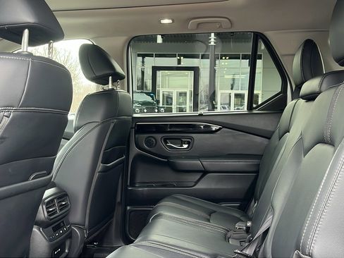 Used 2024 Honda Pilot Touring image 20
