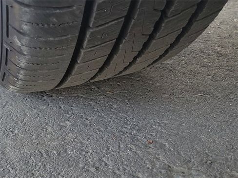 Used 2021 Ford Escape SE w/ SE Sport Appearance Package image 32