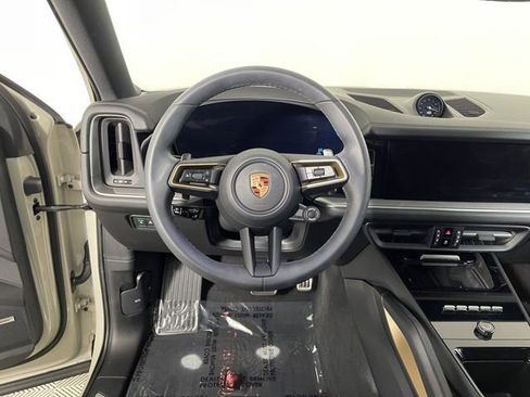 Used 2025 Porsche Cayenne S image 41