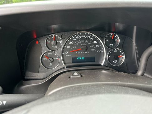 Used 2025 Chevrolet Express 2500 w/ Driver Convenience Package RWD image 31