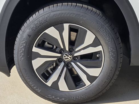 New 2026 Volkswagen Atlas SE FWD image 11