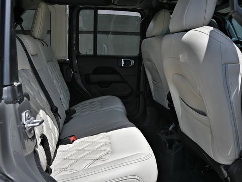 Used 2019 Jeep Wrangler Unlimited Sahara AWD/4WD image 22