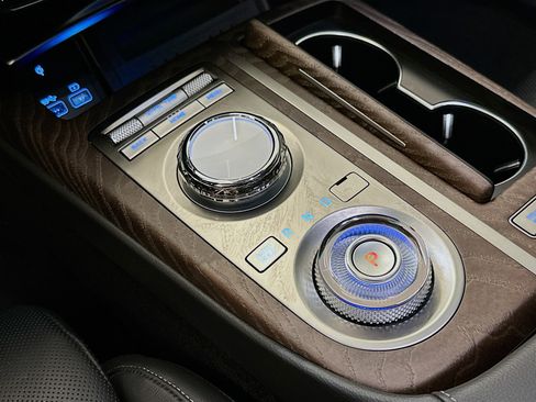 Used 2024 Genesis G80 image 25