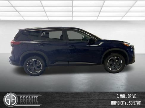 Used 2025 Nissan Rogue SV AWD/4WD image 6