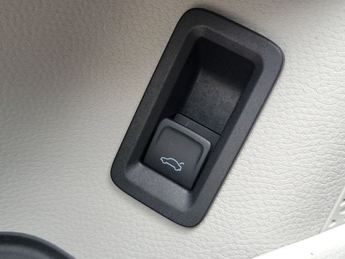 Used 2025 Volkswagen ID. Buzz 1st Edition image 20