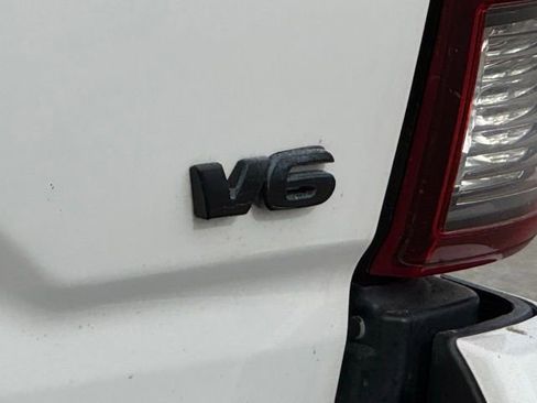 Used 2018 Toyota Tacoma TRD Sport image 18