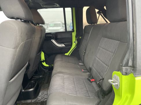 Used 2012 Jeep Wrangler Unlimited Rubicon w/ Connectivity Group image 36