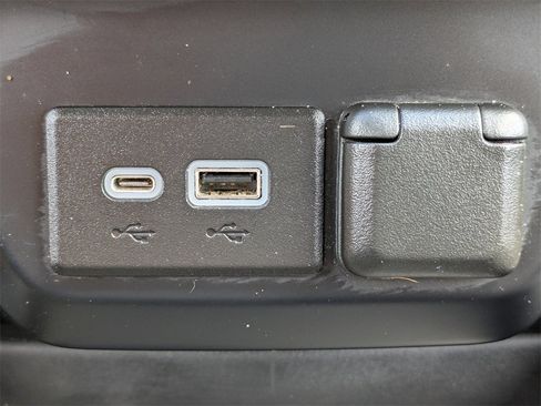 Used 2021 Chevrolet Silverado 1500 LT Trail Boss image 32