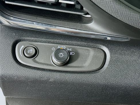 Used 2025 Buick Envista Preferred image 16