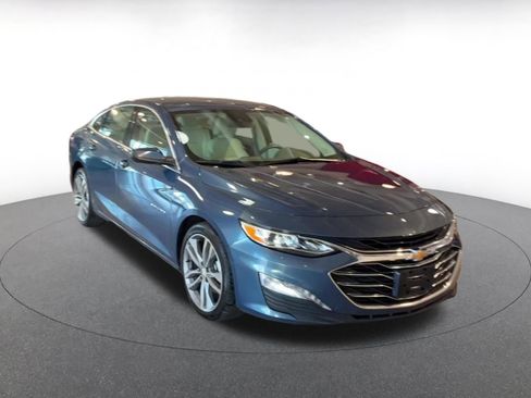 Used 2024 Chevrolet Malibu LT image 3