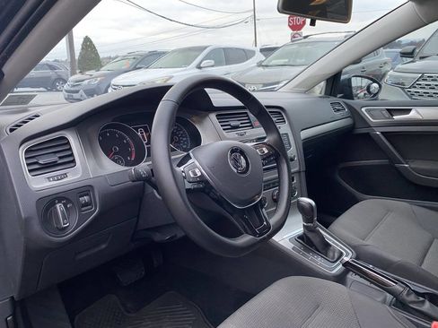 Used 2017 Volkswagen Golf S image 11