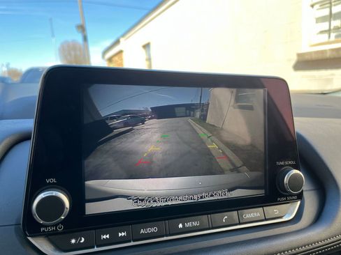 Used 2025 Nissan Rogue SV image 25