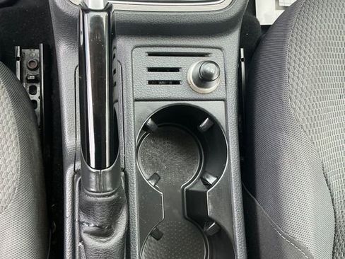 Used 2016 Volkswagen Golf S image 25