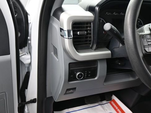 Used 2025 Ford F250 XLT w/ FX4 Off-Road Package image 2