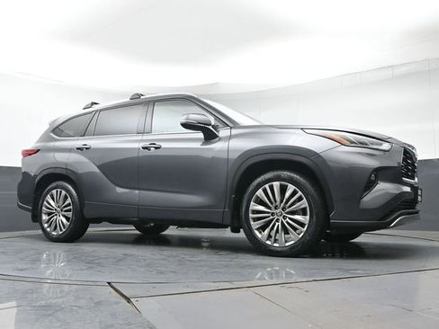 Used 2023 Toyota Highlander Platinum AWD/4WD image 43