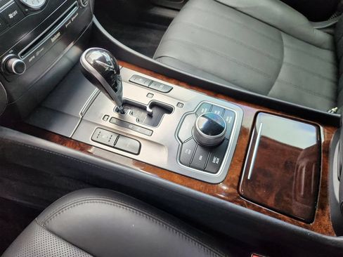 Used 2013 Hyundai Equus Signature RWD image 20