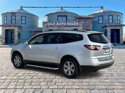 Used 2017 Chevrolet Traverse LT FWD image 3