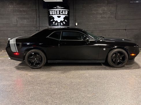 Used 2015 Dodge Challenger SXT RWD image 11
