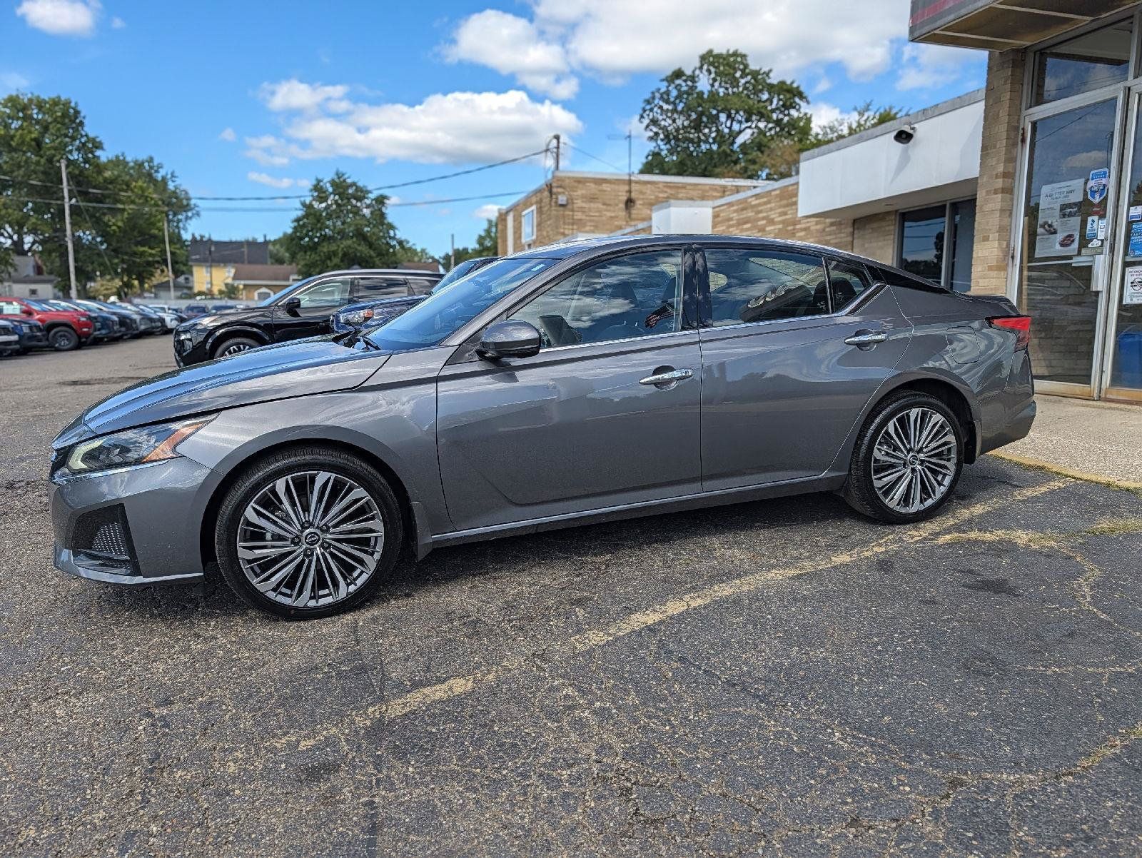 Used 2024 Nissan Altima 2.5 SL AWD/4WD image 7