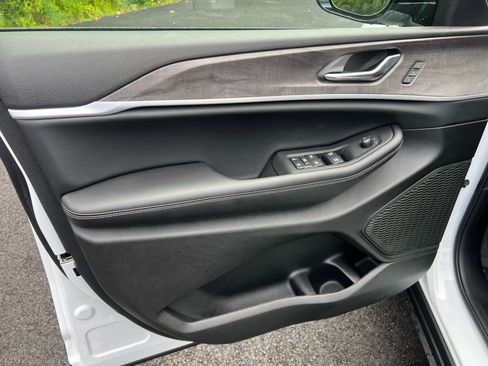 New 2025 Jeep Grand Cherokee L Limited w/ Trailer Tow Package image 8