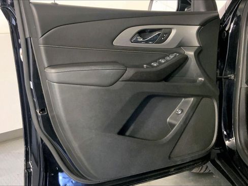 Used 2023 Chevrolet Traverse LT image 25