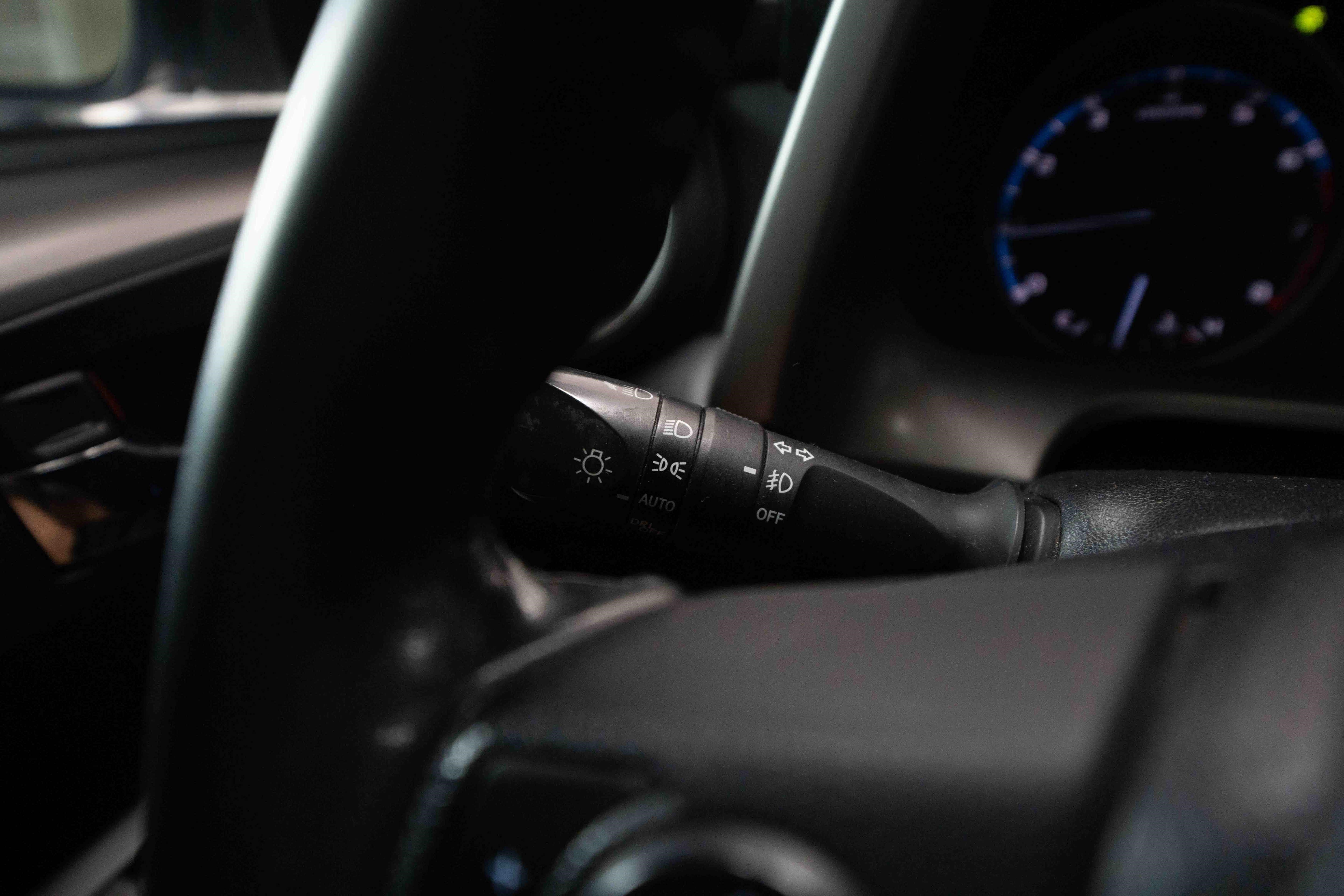 Used 2018 Toyota RAV4 XLE AWD/4WD image 13