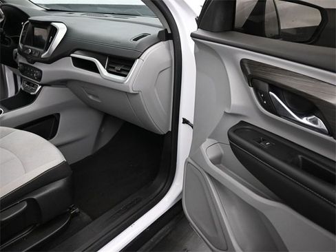 Used 2024 GMC Terrain SLE image 23