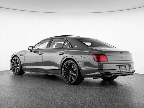 Used 2025 Bentley Flying Spur Plug-In Hybrid AWD/4WD image 3