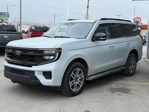 Used 2025 Ford Expedition Active image 2
